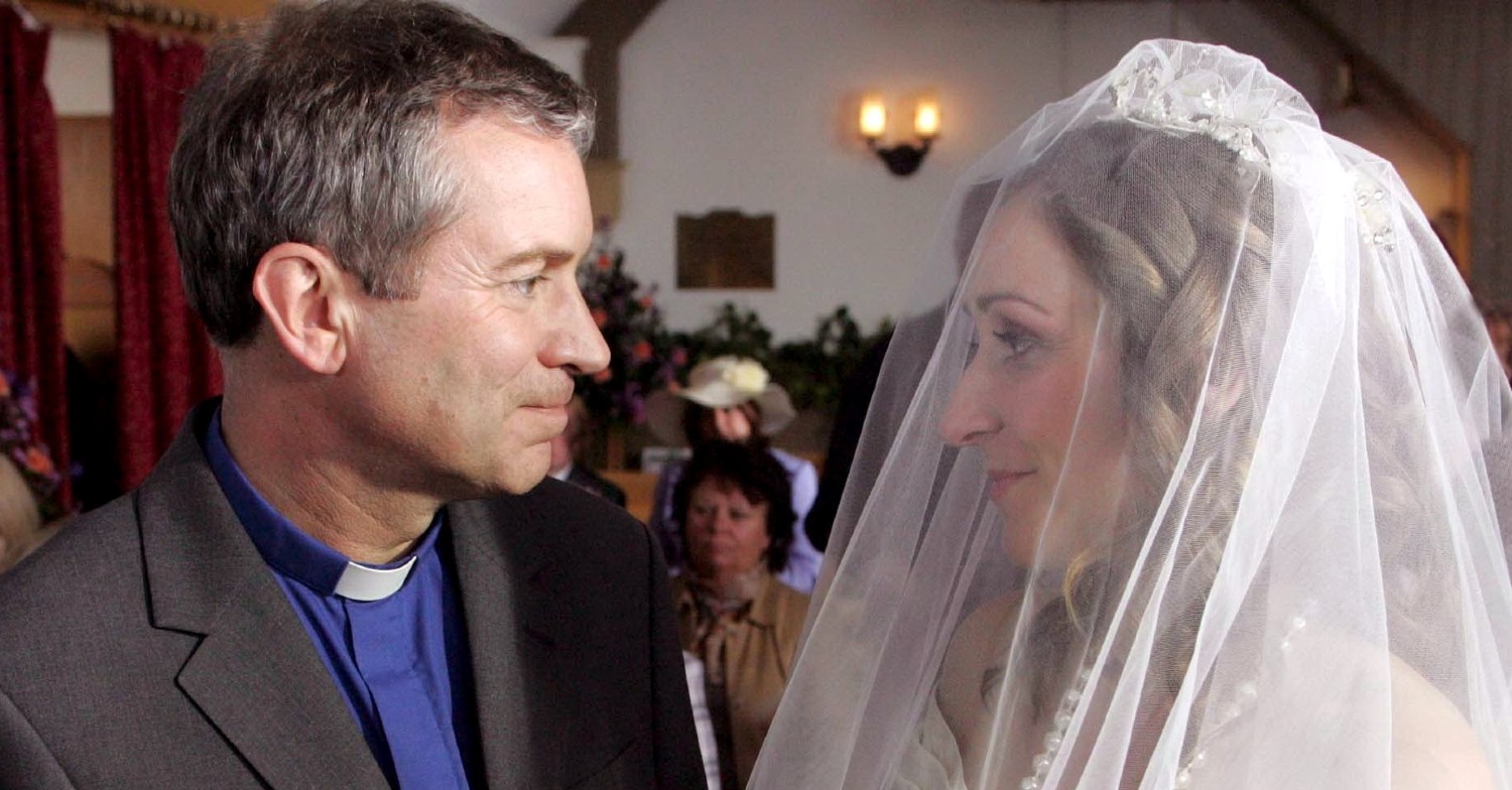 Classic Emmerdale spoilers: Ashley makes revelation at surprise wedding with Laurel